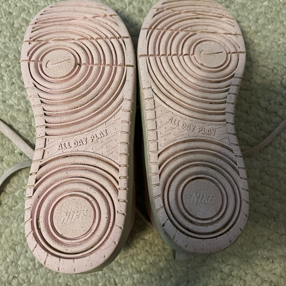 Pink Nike’s, Used, Size 5, - Picture 6 of 6